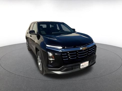 Used 2025 Chevrolet Equinox LT image 3