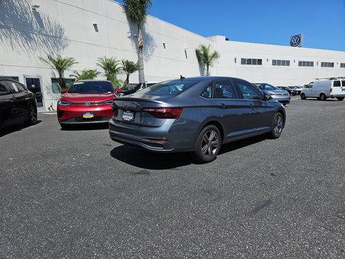 Used 2022 Volkswagen Jetta SE FWD image 5