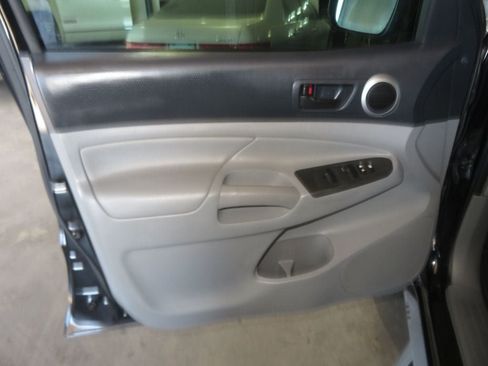 Used 2014 Toyota Tacoma PreRunner w/ TRD Sport Package RWD image 18