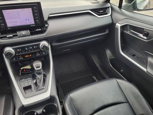 Used 2020 Toyota RAV4 XLE Premium image 15