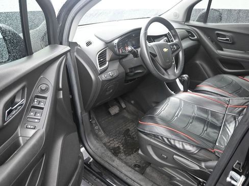 Used 2020 Chevrolet Trax LS FWD image 10