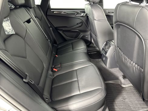 Certified 2025 Porsche Macan AWD/4WD image 29