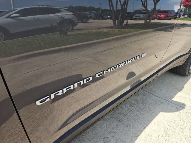 Used 2024 Jeep Grand Cherokee L Laredo AWD/4WD image 28
