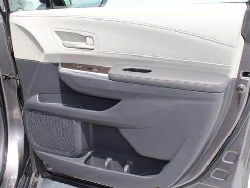 Certified 2023 Toyota Sienna LE FWD image 18