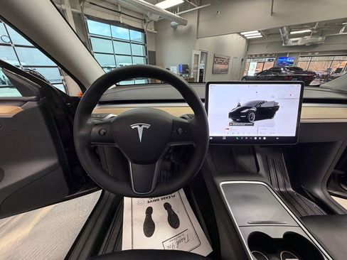 Used 2023 Tesla Model Y Long Range AWD/4WD image 10