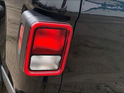 Used 2021 Jeep Gladiator Sport image 24