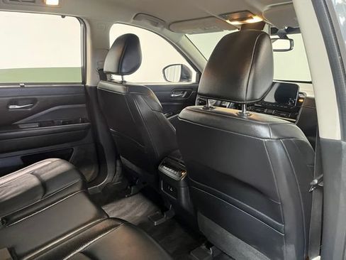 Used 2022 Nissan Pathfinder SL AWD/4WD image 14