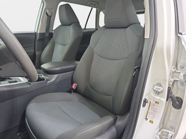 Certified 2025 Toyota RAV4 XLE AWD/4WD image 31