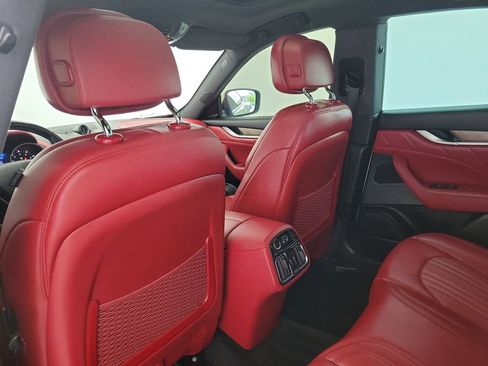 Used 2020 Maserati Levante image 14