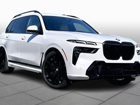Certified 2025 BMW X7 xDrive40i w/ Executive Package image 3