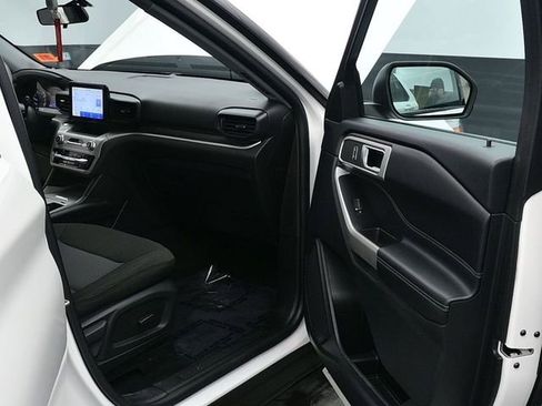 Used 2022 Ford Explorer XLT image 12