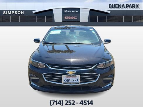 Used 2018 Chevrolet Malibu LT w/ Leather Package FWD image 3