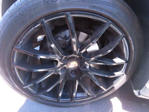 Used 2017 Porsche Cayenne AWD/4WD image 15