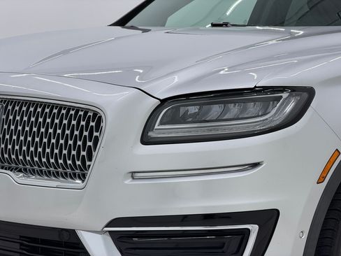 Used 2019 Lincoln Nautilus Reserve FWD image 12