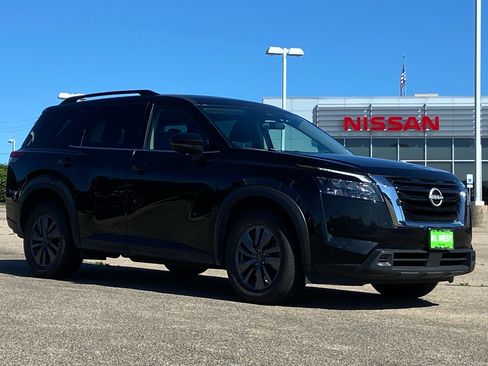Used 2025 Nissan Pathfinder SV AWD/4WD image 1