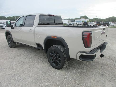 New 2026 GMC Sierra 2500 AT4 w/ AT4 Premium Plus Package AWD/4WD image 7