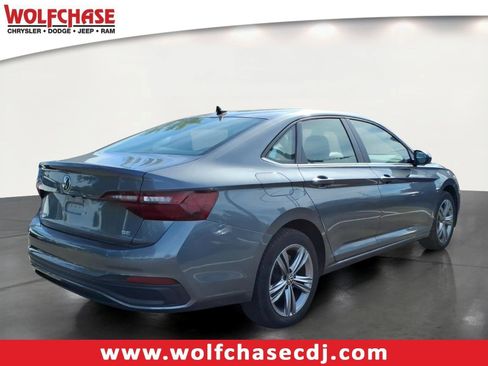 Used 2024 Volkswagen Jetta SE FWD image 5
