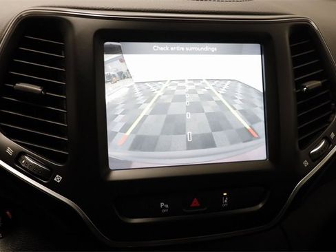 Used 2021 Jeep Cherokee Latitude Lux w/ Comfort/Convenience Group image 10