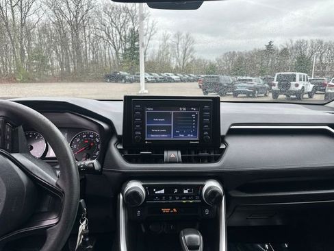 Used 2021 Toyota RAV4 LE AWD/4WD image 24