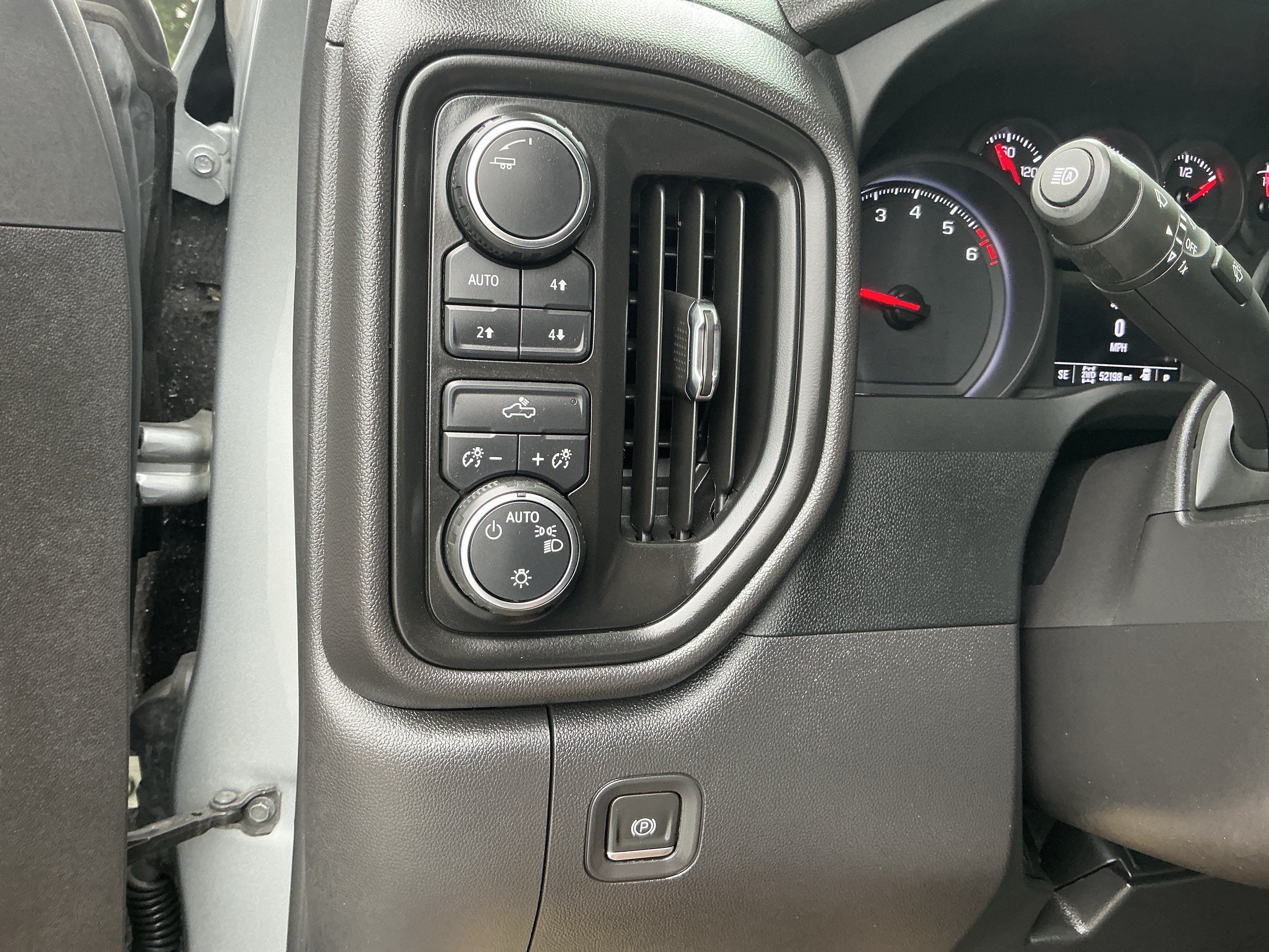 Used 2024 Chevrolet Silverado 1500 Custom Trail Boss w/ LPO, Dark Essentials Package AWD/4WD image 20