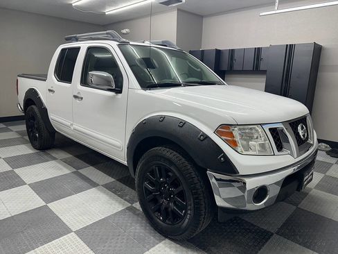Used 2010 Nissan Frontier LE w/ LE Value Truck Pkg image 6