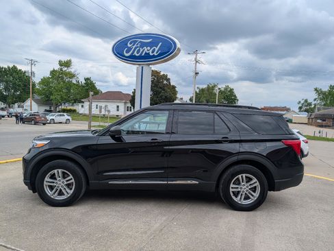 Used 2023 Ford Explorer XLT image 1
