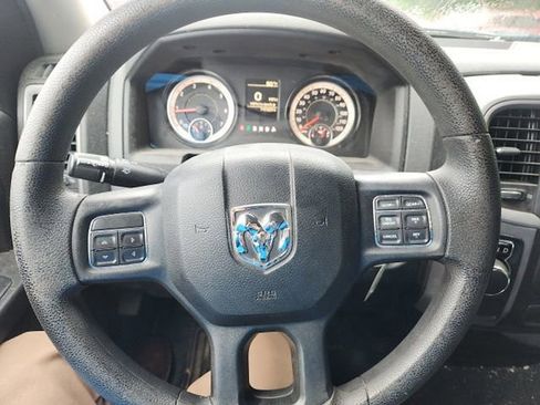 Used 2016 RAM 1500 Express RWD image 17