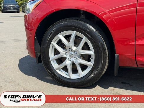 Used 2018 Volvo XC60 T5 Momentum w/ Advanced Package image 9