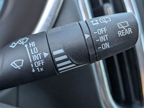 Used 2018 Chevrolet Equinox LT image 25