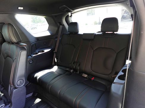 Used 2025 Honda Pilot TrailSport image 29
