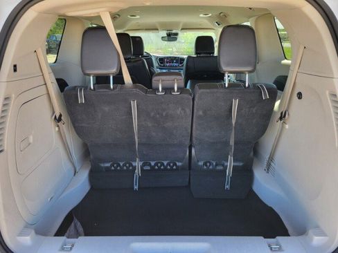 Used 2023 Chrysler Pacifica Touring-L image 8