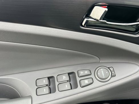 Used 2013 Hyundai Sonata Hybrid image 8