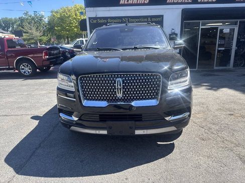 Used 2018 Lincoln Navigator Reserve w/ Technology Package AWD/4WD image 3