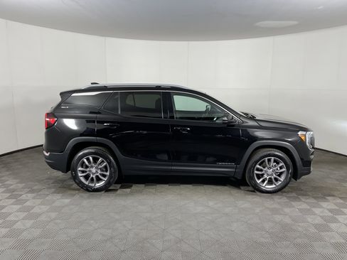 Used 2024 GMC Terrain SLT image 6