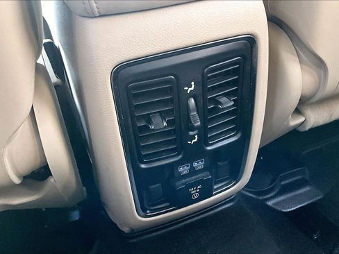 Used 2021 Jeep Grand Cherokee Limited image 32