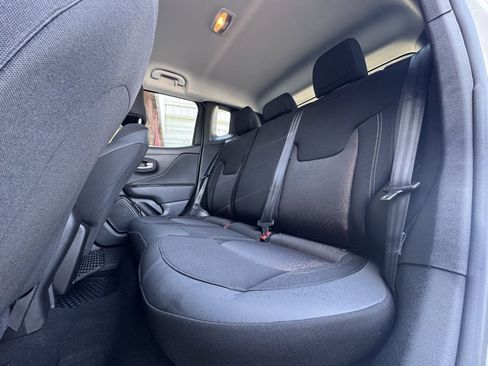 Used 2023 Jeep Renegade Latitude image 15