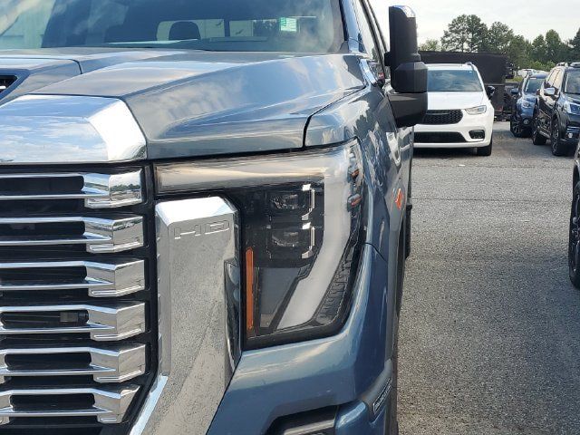 Used 2025 GMC Sierra 2500 Denali w/ Denali Reserve Package AWD/4WD image 4