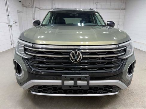 Used 2025 Volkswagen Atlas Peak Edition SE AWD/4WD image 2