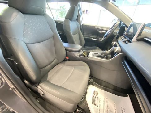 Used 2024 Toyota RAV4 XLE AWD/4WD image 27