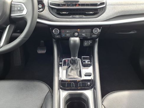 Used 2024 Jeep Compass Latitude image 13