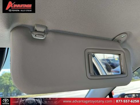 Used 2023 Toyota Corolla Cross L AWD/4WD image 37
