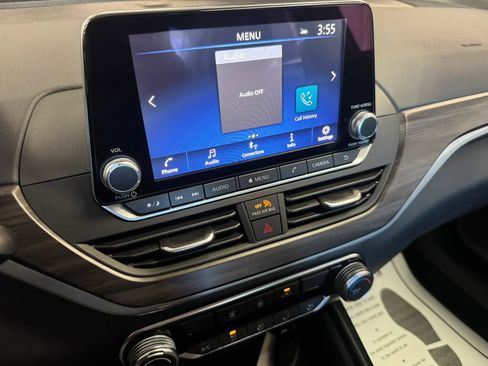 Used 2025 Nissan Altima 2.5 SV FWD image 12