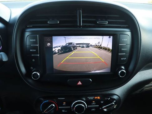 Used 2025 Kia Soul LX w/ LX Technology Package FWD image 26