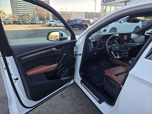 Certified 2025 Audi Q5 2.0T Premium Plus w/ Premium Plus Package image 21
