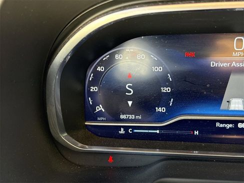 Used 2023 Chevrolet Suburban Premier image 11