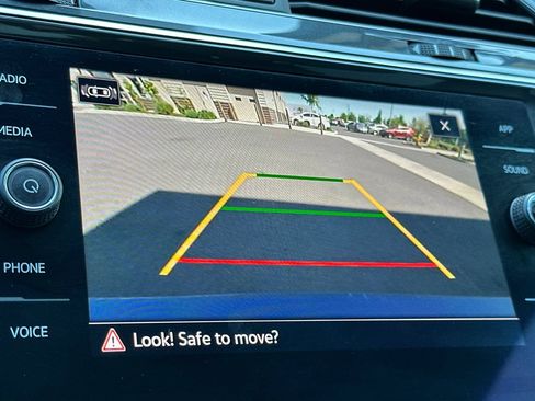 Used 2021 Volkswagen Tiguan SE AWD/4WD image 21
