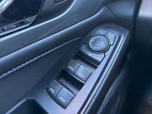 Used 2023 Chevrolet Traverse LT w/ Rear Camera Mirror Package image 40