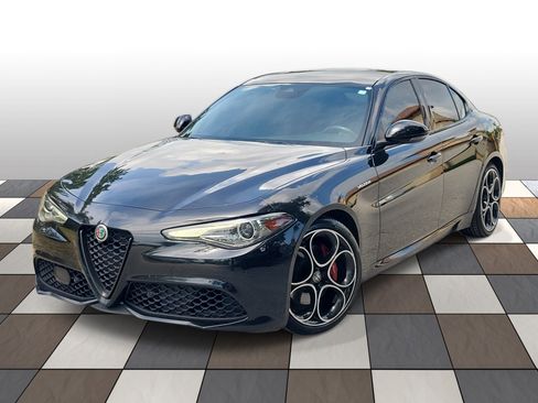 Used 2023 Alfa Romeo Giulia Veloce RWD image 1