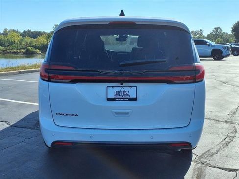 New 2026 Chrysler Pacifica Select image 29