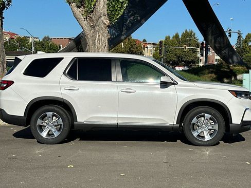 New 2025 Honda Pilot EX-L image 3